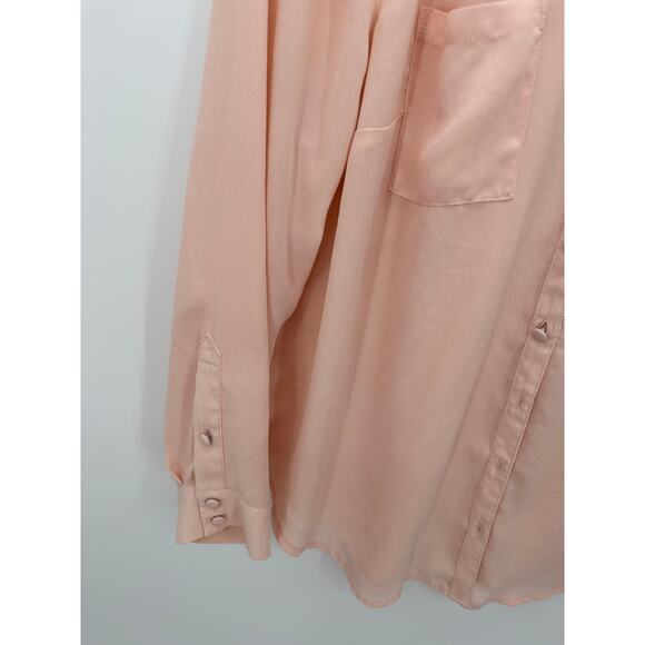 Torrid Light Pink Long Sleeve Embellished Collared Shirt‎ Women's Size 1 1X - Picture 3 of 7